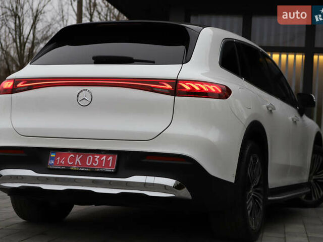 Белый Мерседес EQS SUV, объемом двигателя 0 л и пробегом 32 тыс. км за 56900 $, фото 66 на Automoto.ua