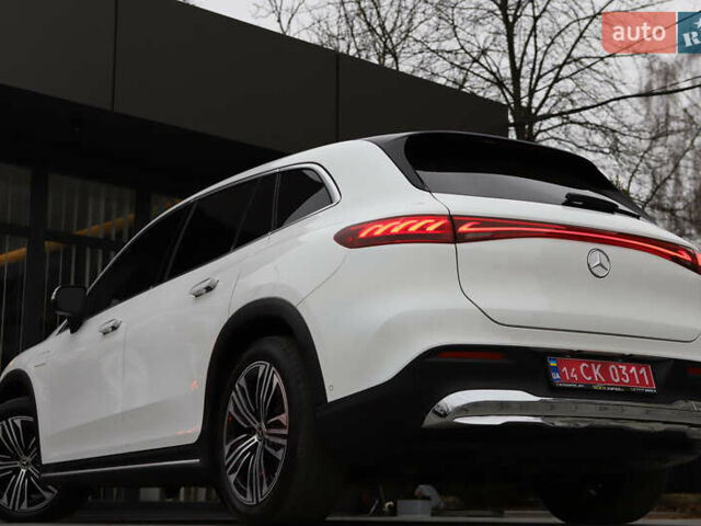 Белый Мерседес EQS SUV, объемом двигателя 0 л и пробегом 32 тыс. км за 56900 $, фото 79 на Automoto.ua