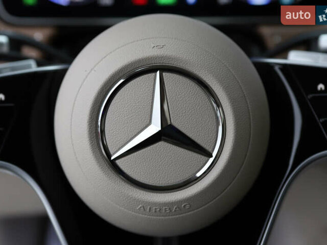 Белый Мерседес EQS SUV, объемом двигателя 0 л и пробегом 32 тыс. км за 56900 $, фото 88 на Automoto.ua