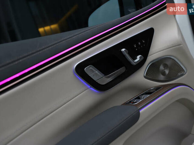 Белый Мерседес EQS SUV, объемом двигателя 0 л и пробегом 32 тыс. км за 56900 $, фото 72 на Automoto.ua