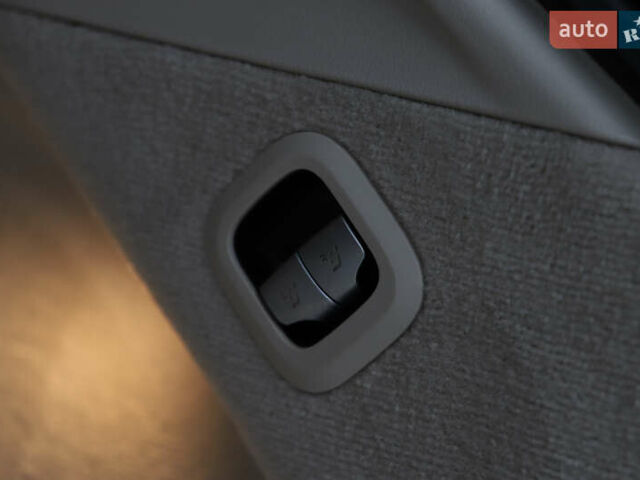 Белый Мерседес EQS SUV, объемом двигателя 0 л и пробегом 32 тыс. км за 56900 $, фото 58 на Automoto.ua