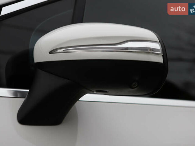 Белый Мерседес EQS SUV, объемом двигателя 0 л и пробегом 32 тыс. км за 56900 $, фото 23 на Automoto.ua