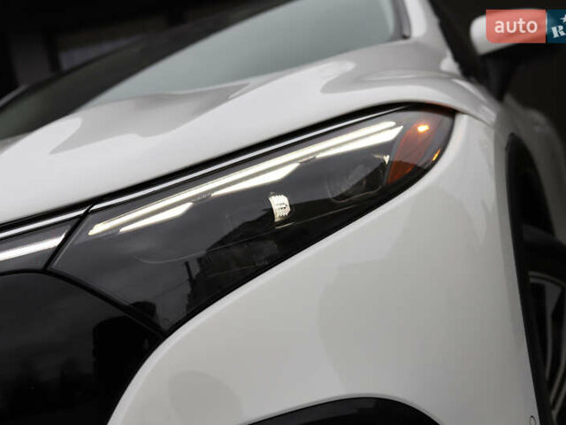 Белый Мерседес EQS SUV, объемом двигателя 0 л и пробегом 32 тыс. км за 56900 $, фото 24 на Automoto.ua