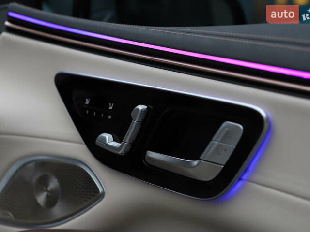 Белый Мерседес EQS SUV, объемом двигателя 0 л и пробегом 32 тыс. км за 56900 $, фото 123 на Automoto.ua