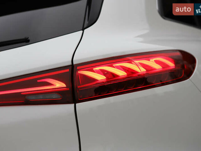 Белый Мерседес EQS SUV, объемом двигателя 0 л и пробегом 32 тыс. км за 56900 $, фото 56 на Automoto.ua