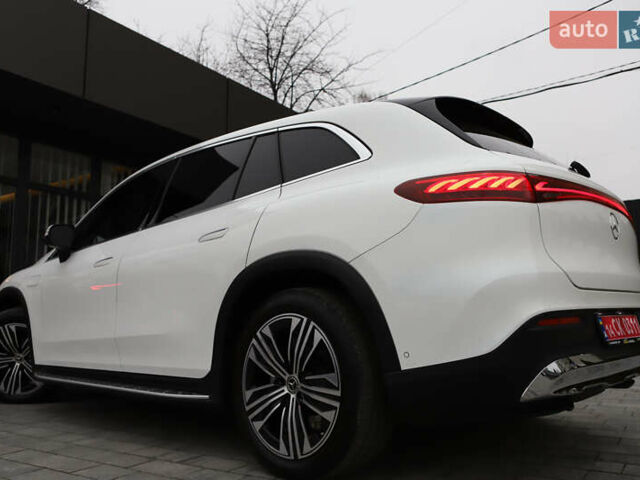 Белый Мерседес EQS SUV, объемом двигателя 0 л и пробегом 32 тыс. км за 56900 $, фото 64 на Automoto.ua