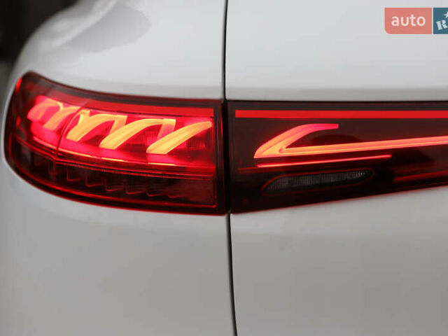 Белый Мерседес EQS SUV, объемом двигателя 0 л и пробегом 32 тыс. км за 56900 $, фото 51 на Automoto.ua