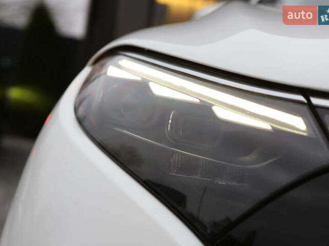 Белый Мерседес EQS SUV, объемом двигателя 0 л и пробегом 32 тыс. км за 56900 $, фото 19 на Automoto.ua