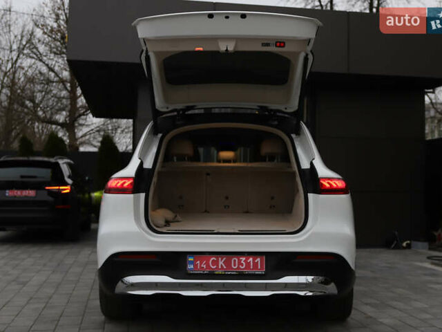 Белый Мерседес EQS SUV, объемом двигателя 0 л и пробегом 32 тыс. км за 56900 $, фото 55 на Automoto.ua