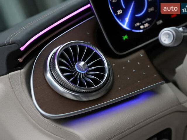 Белый Мерседес EQS SUV, объемом двигателя 0 л и пробегом 32 тыс. км за 56900 $, фото 122 на Automoto.ua