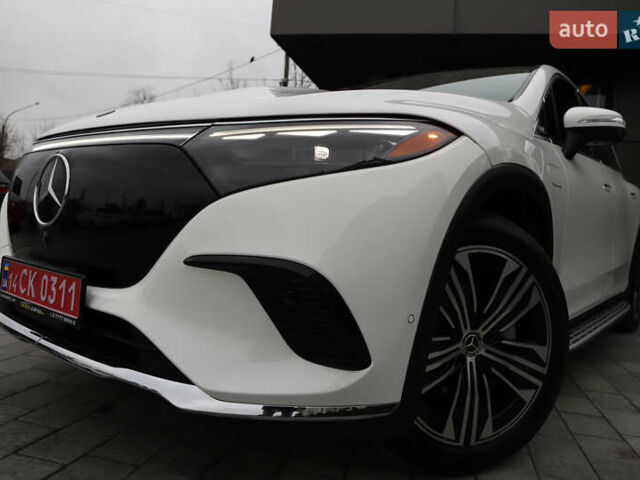 Белый Мерседес EQS SUV, объемом двигателя 0 л и пробегом 32 тыс. км за 56900 $, фото 25 на Automoto.ua