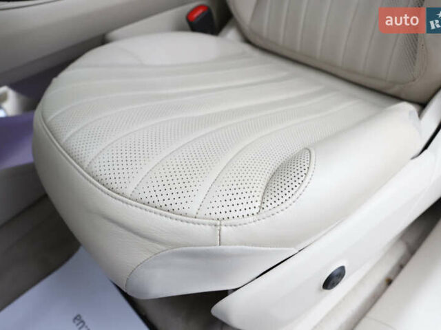 Белый Мерседес EQS SUV, объемом двигателя 0 л и пробегом 32 тыс. км за 56900 $, фото 82 на Automoto.ua