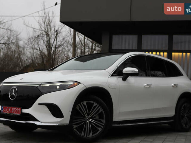 Белый Мерседес EQS SUV, объемом двигателя 0 л и пробегом 32 тыс. км за 56900 $, фото 2 на Automoto.ua