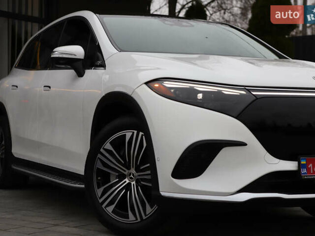 Белый Мерседес EQS SUV, объемом двигателя 0 л и пробегом 32 тыс. км за 56900 $, фото 39 на Automoto.ua