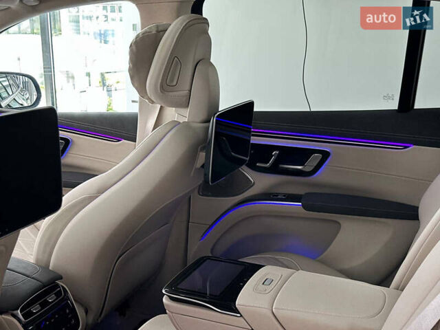 Черный Мерседес EQS SUV, объемом двигателя 0 л и пробегом 25 тыс. км за 87800 $, фото 59 на Automoto.ua