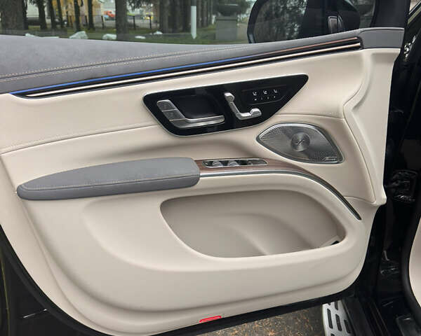 Чорний Мерседес EQS SUV, об'ємом двигуна 0 л та пробігом 63 тис. км за 60000 $, фото 11 на Automoto.ua
