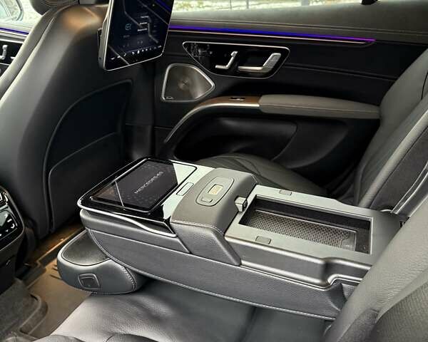 Черный Мерседес EQS SUV, объемом двигателя 0 л и пробегом 30 тыс. км за 68000 $, фото 15 на Automoto.ua