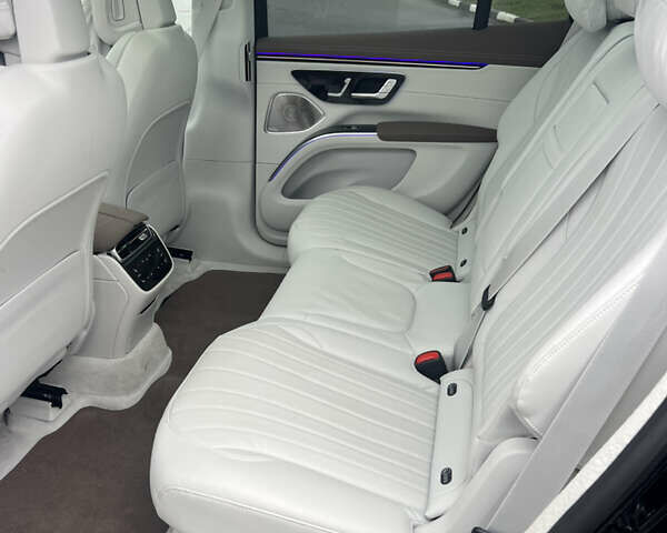 Черный Мерседес EQS SUV, объемом двигателя 0 л и пробегом 40 тыс. км за 60000 $, фото 6 на Automoto.ua