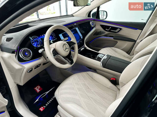 Черный Мерседес EQS SUV, объемом двигателя 0 л и пробегом 25 тыс. км за 87800 $, фото 63 на Automoto.ua