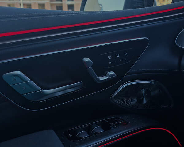 Чорний Мерседес EQS SUV, об'ємом двигуна 0 л та пробігом 24 тис. км за 73500 $, фото 31 на Automoto.ua