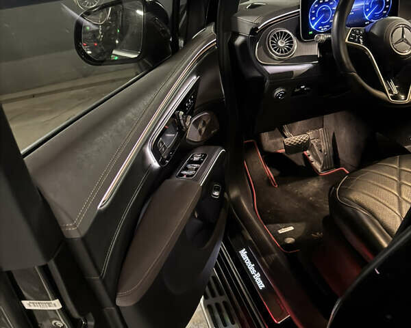 Черный Мерседес EQS SUV, объемом двигателя 0 л и пробегом 60 тыс. км за 57000 $, фото 9 на Automoto.ua