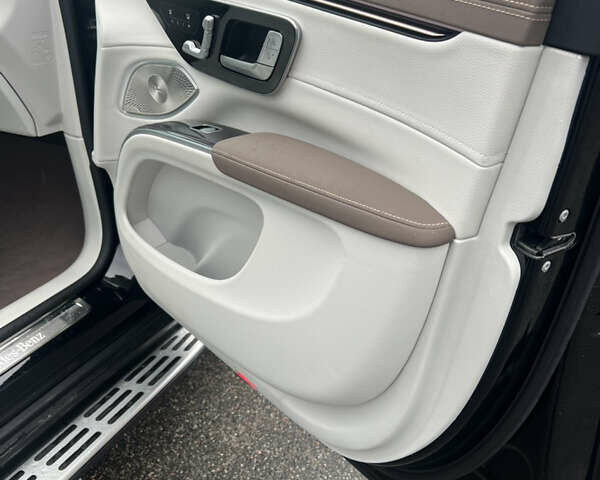 Черный Мерседес EQS SUV, объемом двигателя 0 л и пробегом 40 тыс. км за 60000 $, фото 8 на Automoto.ua