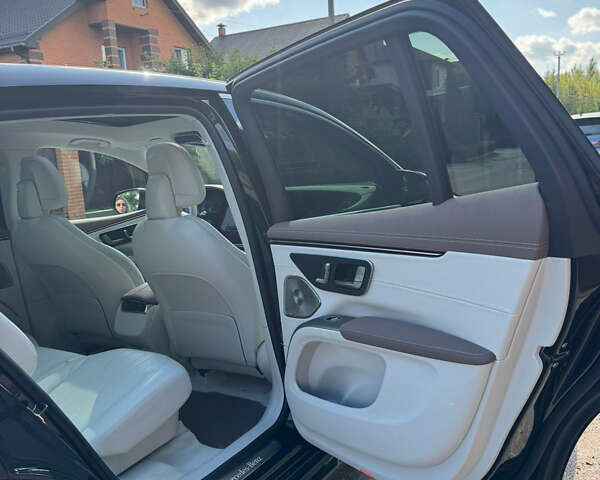 Черный Мерседес EQS SUV, объемом двигателя 0 л и пробегом 50 тыс. км за 70000 $, фото 15 на Automoto.ua