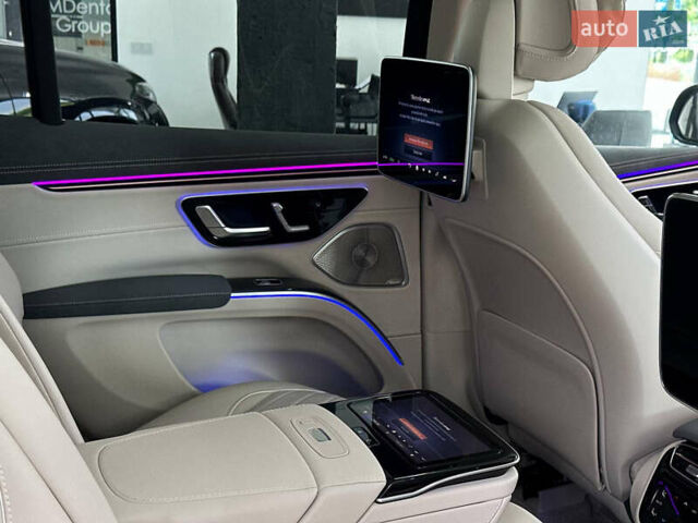 Черный Мерседес EQS SUV, объемом двигателя 0 л и пробегом 25 тыс. км за 87800 $, фото 57 на Automoto.ua