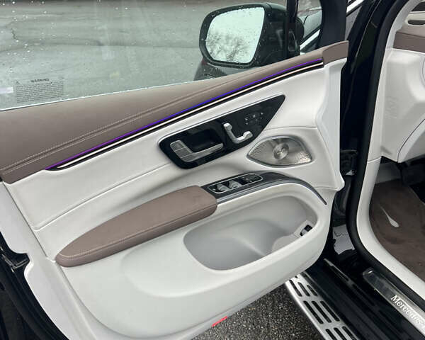 Черный Мерседес EQS SUV, объемом двигателя 0 л и пробегом 40 тыс. км за 60000 $, фото 7 на Automoto.ua