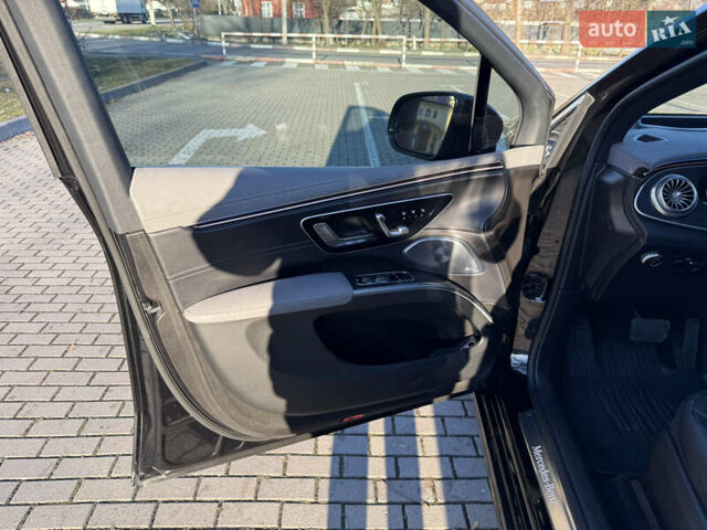Черный Мерседес EQS SUV, объемом двигателя 0 л и пробегом 49 тыс. км за 55000 $, фото 18 на Automoto.ua
