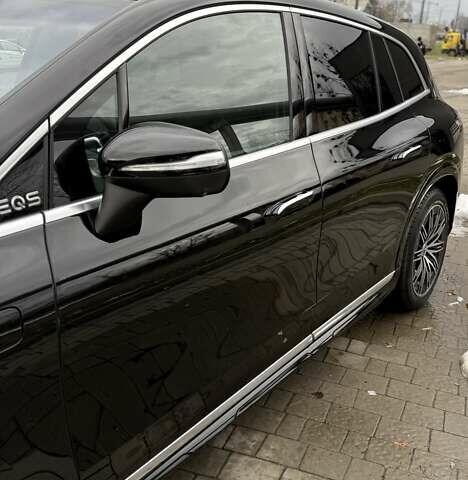 Черный Мерседес EQS SUV, объемом двигателя 0 л и пробегом 30 тыс. км за 68000 $, фото 2 на Automoto.ua