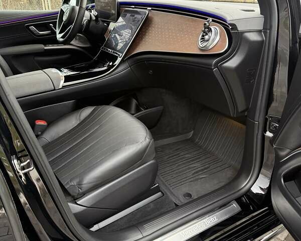 Черный Мерседес EQS SUV, объемом двигателя 0 л и пробегом 30 тыс. км за 68000 $, фото 22 на Automoto.ua