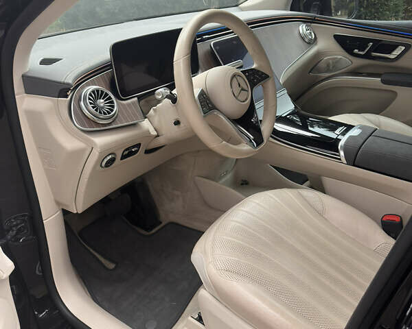 Чорний Мерседес EQS SUV, об'ємом двигуна 0 л та пробігом 63 тис. км за 60000 $, фото 12 на Automoto.ua