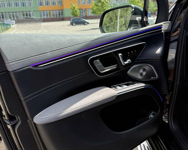 Черный Мерседес EQS SUV, объемом двигателя 0 л и пробегом 35 тыс. км за 60999 $, фото 17 на Automoto.ua