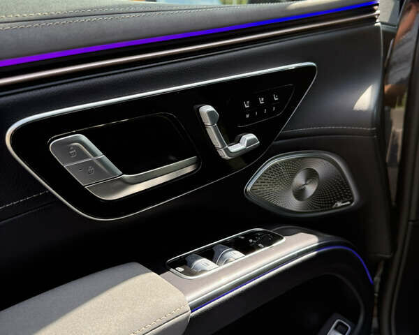 Черный Мерседес EQS SUV, объемом двигателя 0 л и пробегом 35 тыс. км за 60999 $, фото 16 на Automoto.ua