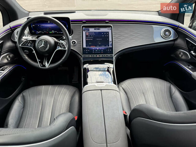 Черный Мерседес EQS SUV, объемом двигателя 0 л и пробегом 35 тыс. км за 60999 $, фото 13 на Automoto.ua