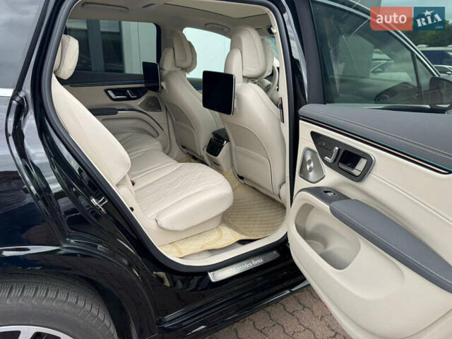 Чорний Мерседес EQS SUV, об'ємом двигуна 0 л та пробігом 36 тис. км за 111000 $, фото 2 на Automoto.ua