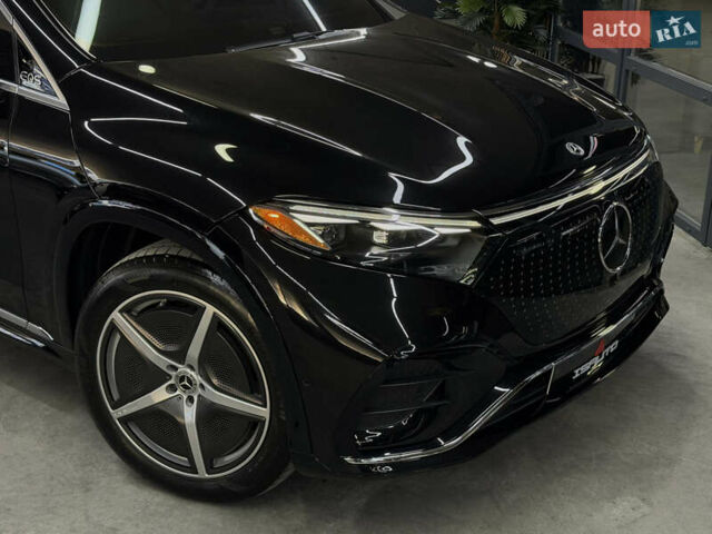 Черный Мерседес EQS SUV, объемом двигателя 0 л и пробегом 33 тыс. км за 69900 $, фото 2 на Automoto.ua