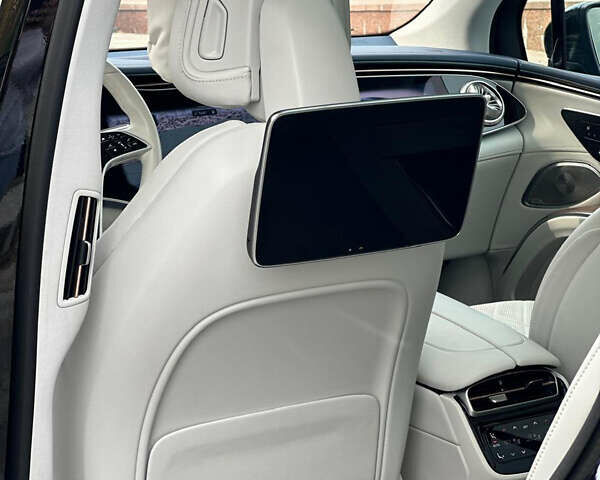 Черный Мерседес EQS SUV, объемом двигателя 0 л и пробегом 16 тыс. км за 83000 $, фото 7 на Automoto.ua