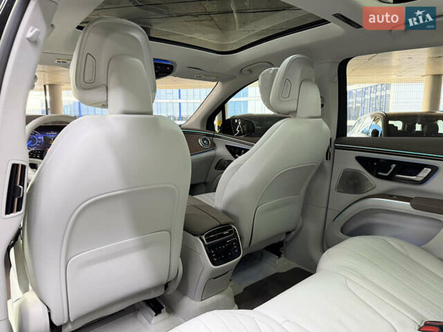 Черный Мерседес EQS SUV, объемом двигателя 0 л и пробегом 33 тыс. км за 69900 $, фото 22 на Automoto.ua