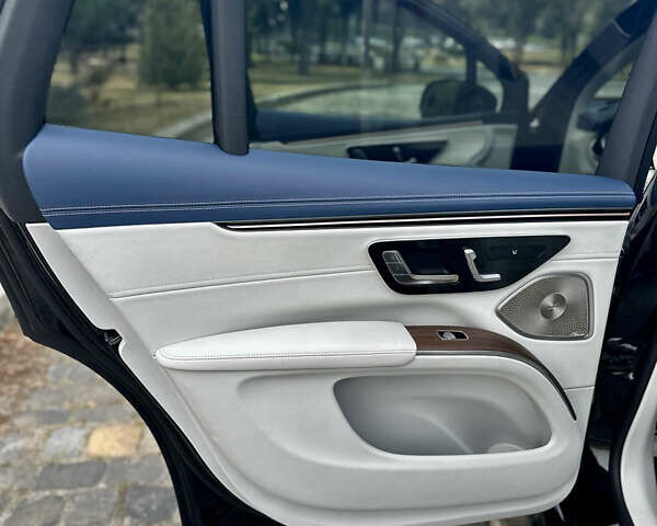 Черный Мерседес EQS SUV, объемом двигателя 0 л и пробегом 16 тыс. км за 83000 $, фото 11 на Automoto.ua