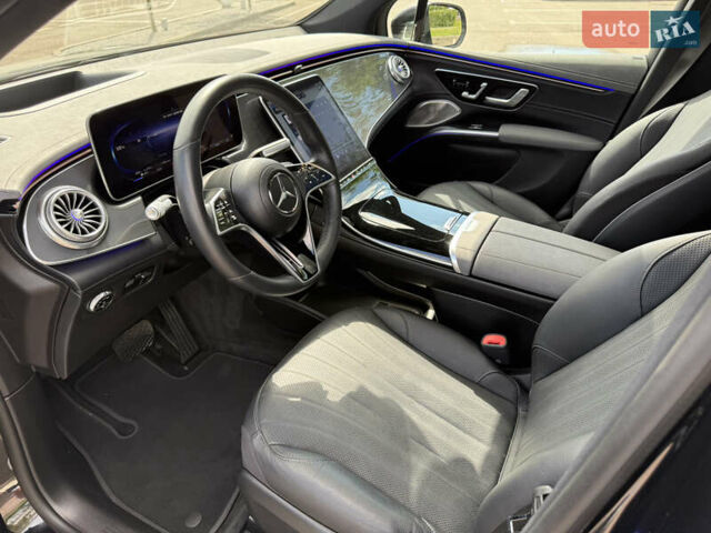 Черный Мерседес EQS SUV, объемом двигателя 0 л и пробегом 35 тыс. км за 60999 $, фото 12 на Automoto.ua