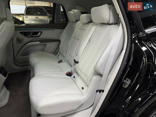 Черный Мерседес EQS SUV, объемом двигателя 0 л и пробегом 33 тыс. км за 69900 $, фото 21 на Automoto.ua