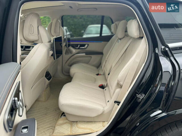 Чорний Мерседес EQS SUV, об'ємом двигуна 0 л та пробігом 36 тис. км за 111000 $, фото 4 на Automoto.ua