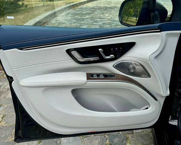 Черный Мерседес EQS SUV, объемом двигателя 0 л и пробегом 16 тыс. км за 83000 $, фото 20 на Automoto.ua