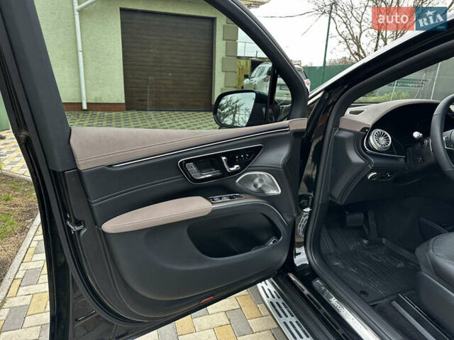 Чорний Мерседес EQS SUV, об'ємом двигуна 0 л та пробігом 2 тис. км за 75000 $, фото 35 на Automoto.ua