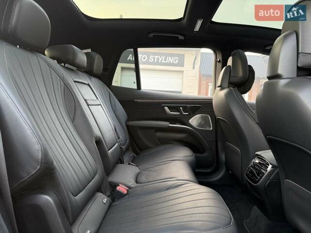 Сірий Мерседес EQS SUV, об'ємом двигуна 0 л та пробігом 27 тис. км за 58900 $, фото 21 на Automoto.ua