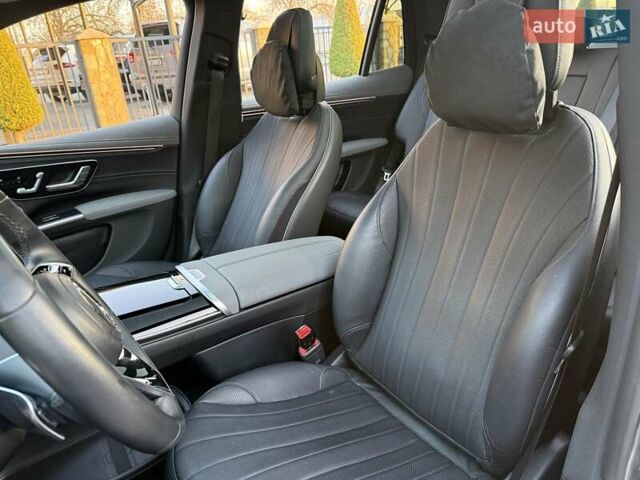 Сірий Мерседес EQS SUV, об'ємом двигуна 0 л та пробігом 27 тис. км за 58900 $, фото 23 на Automoto.ua
