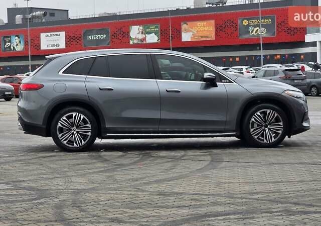 Серый Мерседес EQS SUV, объемом двигателя 0 л и пробегом 42 тыс. км за 59999 $, фото 15 на Automoto.ua