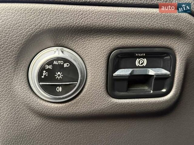 Сірий Мерседес EQS SUV, об'ємом двигуна 0 л та пробігом 27 тис. км за 58900 $, фото 46 на Automoto.ua